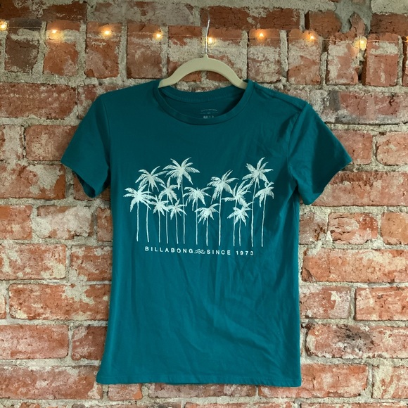 Billabong Tops - Women’s Billabong Palm Tree tee - size XS
